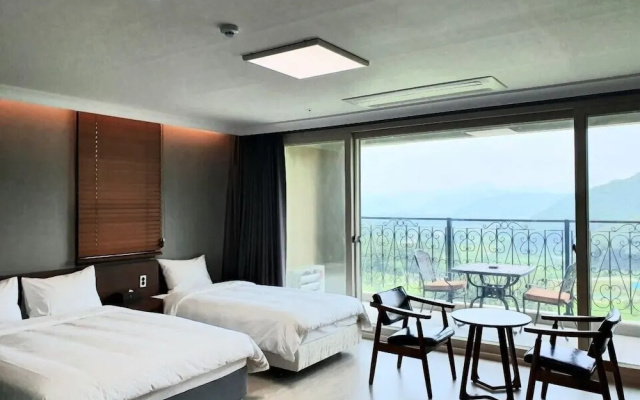 Baekhak Jayuro Resort