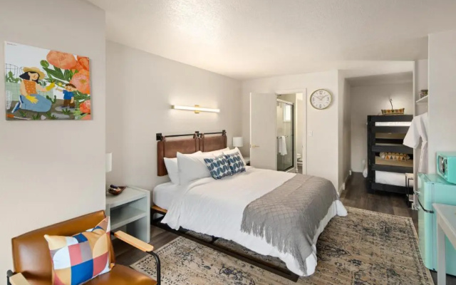 Hotel McCoy Pullman - Art, Coffee, Beer, Wine