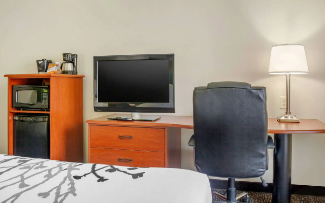 Sleep Inn & Suites Milwaukee Airport