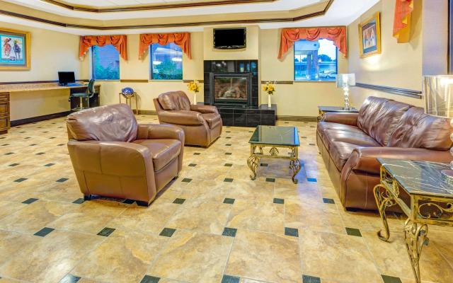 Days Inn & Suites by Wyndham Jeffersonville IN