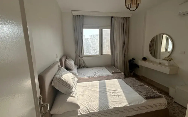 Cozy Retreat in Madinty & Work-Station