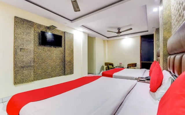 OYO 5985 Hotel Priya Palace