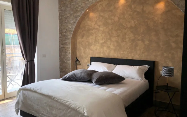 B&B South Hands
