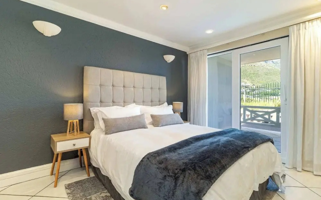 Beachfront Villa, Beach Club, Houtbay