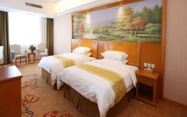 Vienna Hotel (Beijing Jiugong Metro Station)