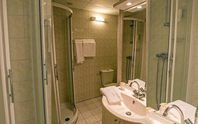 Hôtel et Appartements Les Platanes