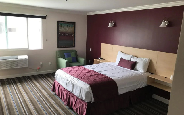 Center Lake Hotel