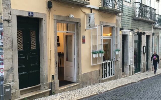 Отель Lisbon Fragrances Patchouli Flowers вид на фасад