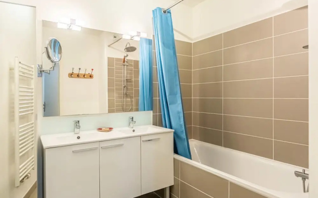 Spacious Apartment for 4 People in Bordeaux!