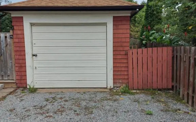 Entire 2nd Floor, Private Entrance, 3bds & 2baths, Niagara Falls