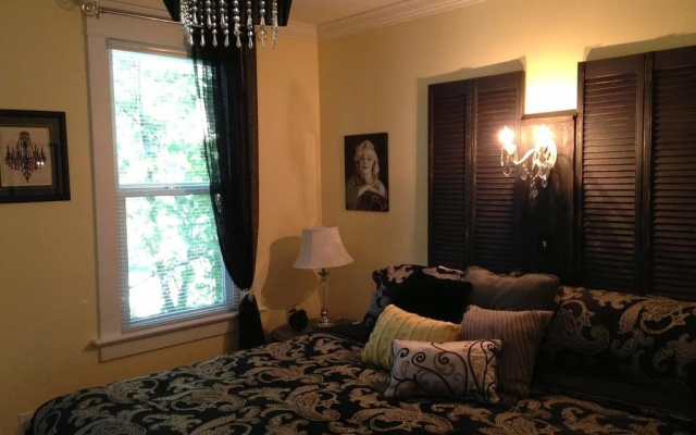 Charles Street Holiday Home