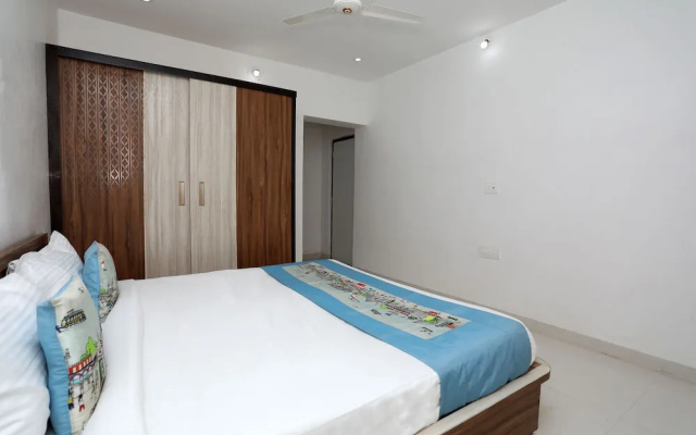 OYO 10066 Home Modern 3BHK Gulab Bagh
