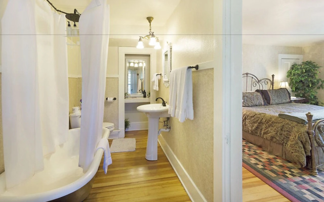 Avenue Hotel Bed and Breakfast