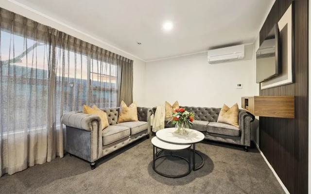 Aroha Motel