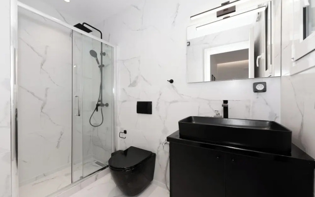 Kolonaki Elegant Apartment with Balcony