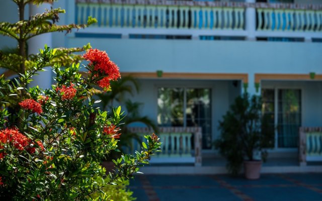 Holiday Haven Resort & Banquet Hall in Runaway Bay, Jamaica from 172$, photos, reviews - zenhotels.com hotel front