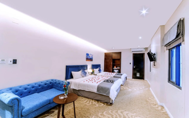 Thu Trang Beachfront Hotel