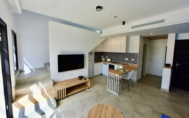 Esmeralda Cotillo Homes by LIVVO