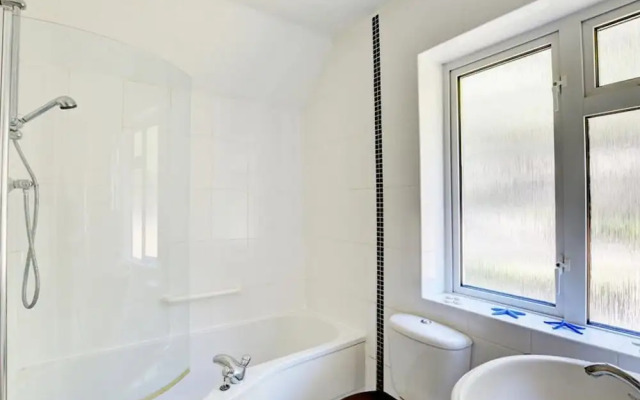 Pretty Holiday Home in Saundersfoot With Garden