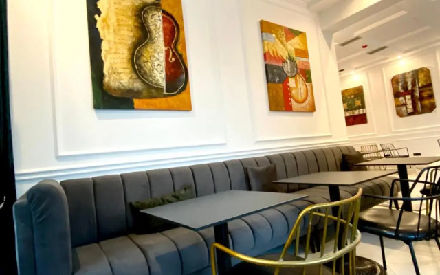 Venis Hotel
