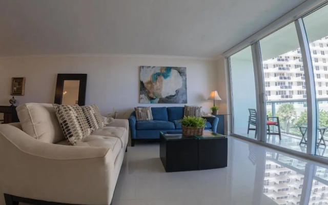 Tides Hollywood Apartments
