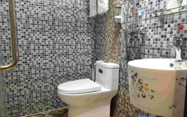 Jitai Chain Hotel (Shanghai Huashan Hospital Gucun Park Subway Station)