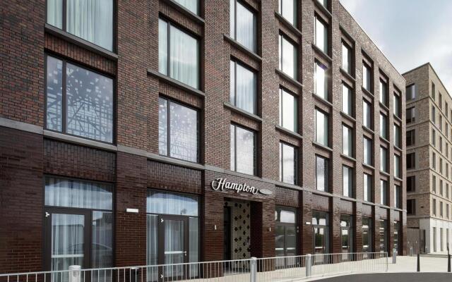 Отель Hampton by Hilton London Docklands вид на фасад