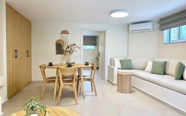 Villa Fleria Seaside Studios & Apts