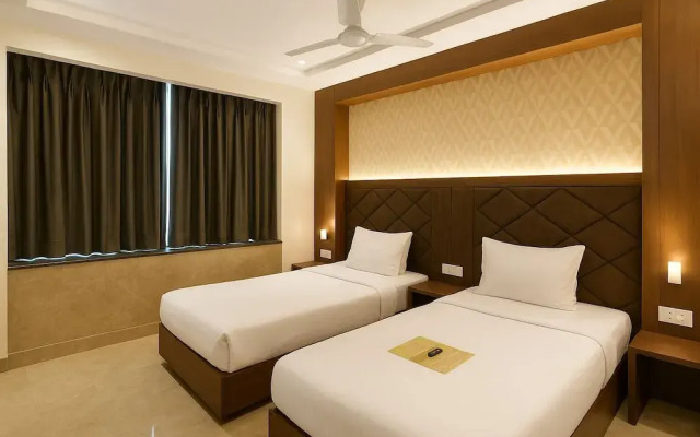 Glitz Saineel Executive Near Juhu Beach