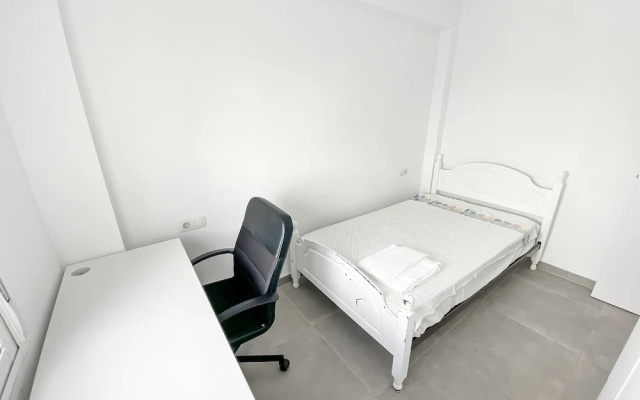 Elegant 4 beds train station upto 6 Pax