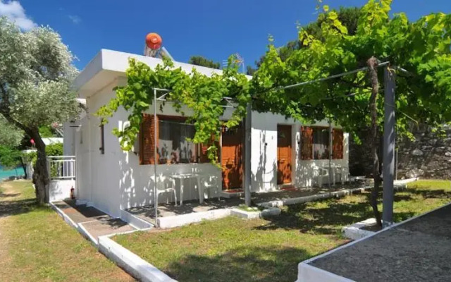 Loutrou Bungalows