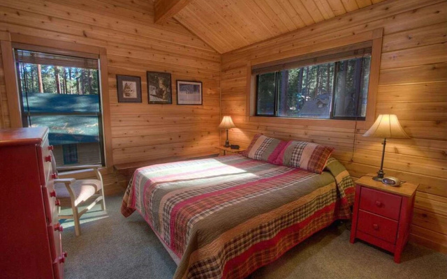 Smokey Joes by Lake Tahoe Accommodations