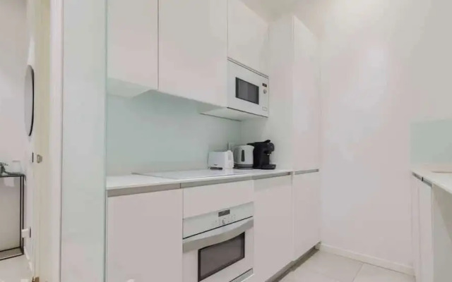 w Warm 1BR in the Vibrant Chueca Neighborhood