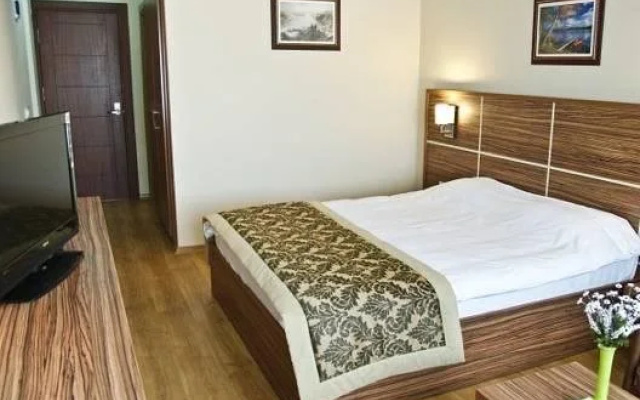 Petek Hotel