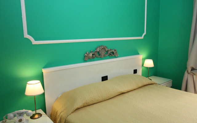 Charly Hotel