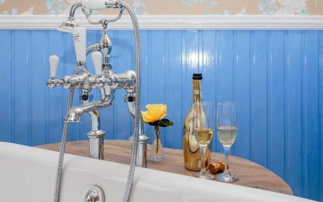 Lunan House Hotel