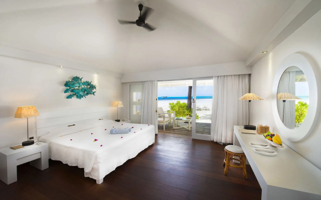 Diamonds Athuruga Maldives Resort & Spa
