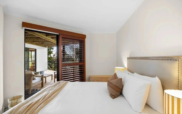 Beachside 4-bed Retreat With Study Nook & Views
