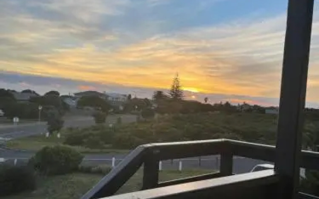 Glow Boutique Suites & Guesthouse