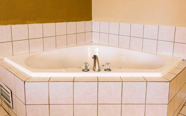 Quality Inn Hotels in Bethany, MO