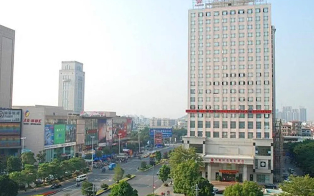 Pingqian Fashion Business Hotel