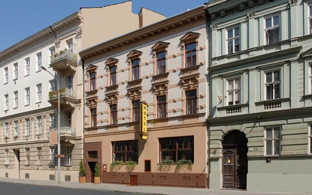 Hotel Arte Брно вид на фасад