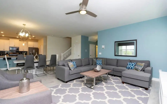 8912 Amazing 6BD Home