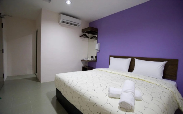 OYO 89480 Dream House Hotel