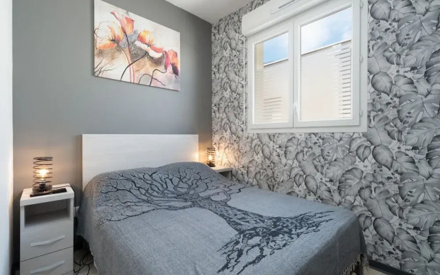 Cozy Villa Near Serignan Beach