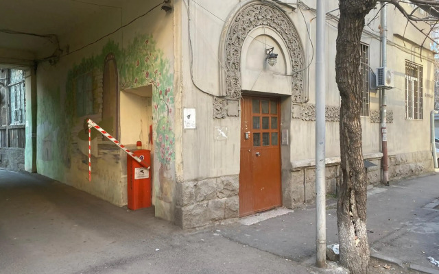 Apartment 52