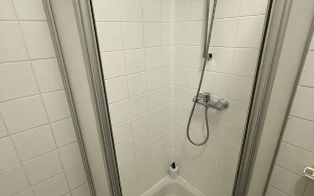 2BR Plus LR Apartment Sleeps 6 Central