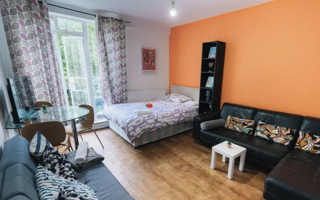 Stylish London Apartment in Hallfield Estate