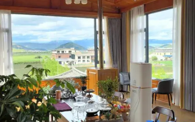 Shangri-La Blun Tusiyuan Homestay