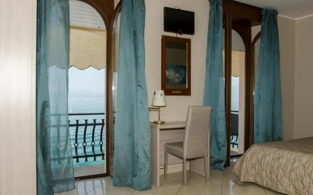 La Vista Postcard Hotel